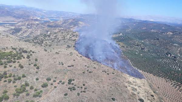 Incendio agrícola en Cuevas de San Marcos Incendio agrícola en Cuevas de San Marcos