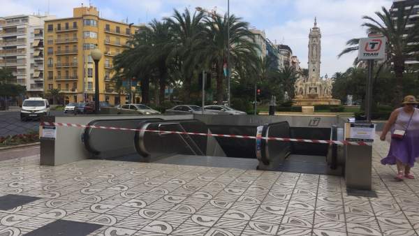 Acceso a la plataforma de vías de Luceros/Estels clausurado Acceso a la plataforma de vías de Luceros/Estels clausurado