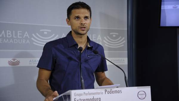 Álvaro Jaén comparece en rueda de prensa Álvaro Jaén comparece en rueda de prensa