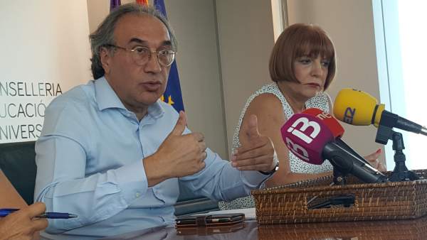 El Conseller de Educación y Universidad, Martí March, y Rafaela Sánchez Benítez El Conseller de Educación y Universidad, Martí March, y Rafaela Sánchez Benítez