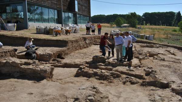 Felpeto durante su visita a los mosaicos de Noheda Felpeto durante su visita a los mosaicos de Noheda
