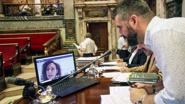L'Ajuntament de València permet que la regidora Fábregas vote des de Gaza L'Ajuntament de València permet que la regidora Fábregas vote des de Gaza