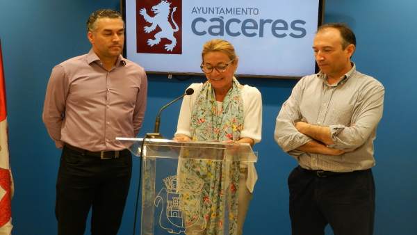Elena Nevado en rueda de prensa en Cáceres Elena Nevado en rueda de prensa en Cáceres
