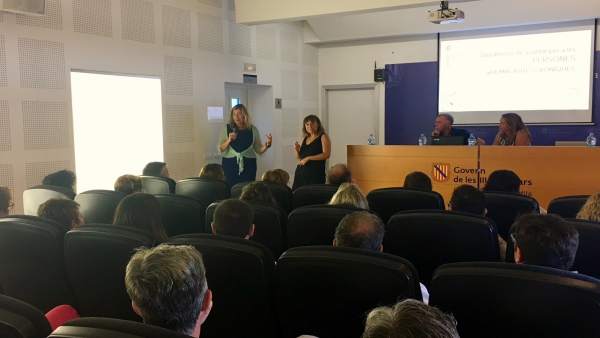 Patricia Gómez presentando el plan en Menorca Patricia Gómez presentando el plan en Menorca