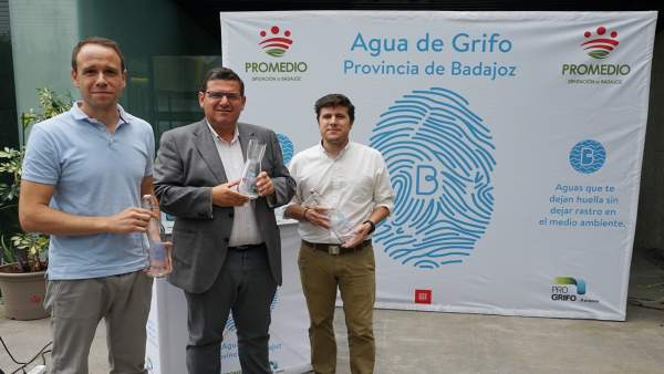 Promedio repartirá botellas de cristal Promedio repartirá botellas de cristal