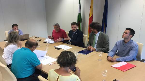 La Junta se reúne con empresarios y sindicatos La Junta se reúne con empresarios y sindicatos