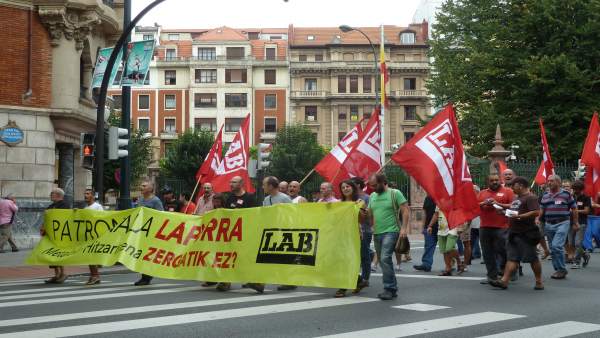 Manifestación de LAB a favor de la negociación colectiva (archivo) Manifestación de LAB a favor de la negociación colectiva (archivo)