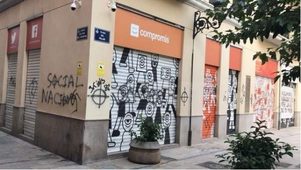 Apareixen pintades amb simbologia nazi en la seu de Compromís a València Apareixen pintades amb simbologia nazi en la seu de Compromís a València