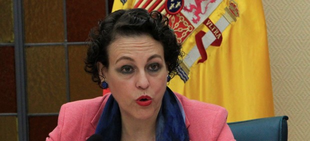 La ministra de Trabajo, Migraciones y Seguridad Social, Magdalena Valerio, ofrece un desayuno de trabajo