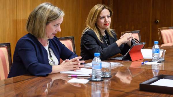 Rosa Dávila y Ana Oramas en el Ministerio de Hacienda en Madrid Rosa Dávila y Ana Oramas en el Ministerio de Hacienda en Madrid