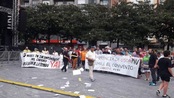Concentración de trabajadores de Usoa Concentración de trabajadores de Usoa