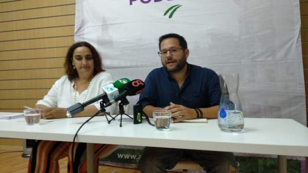 José Ignacio García y Ángela Aguilera, de Podemos Cádiz José Ignacio García y Ángela Aguilera, de Podemos Cádiz