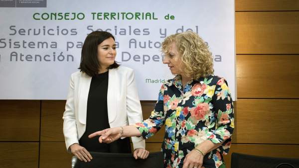 Díaz Tezanos con la ministra Carmen Montón Díaz Tezanos con la ministra Carmen Montón