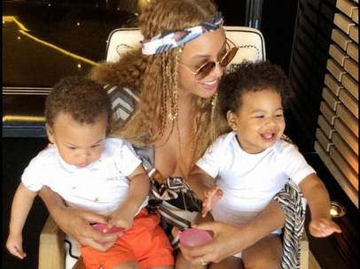 Beyoncé con sus mellizos
