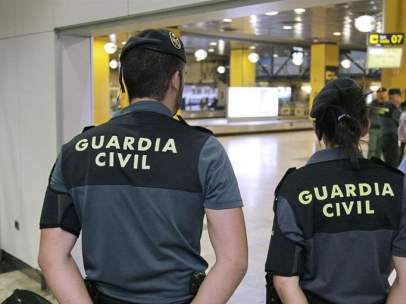 Guardia Civil en el aeropuerto