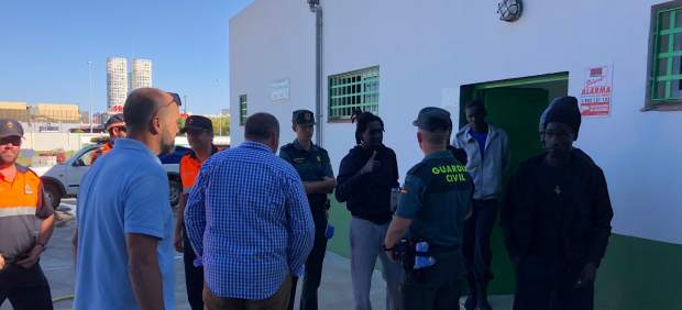 Un pabellón de Los Barrios (Cádiz) acoge a inmigrantes llegados en patera