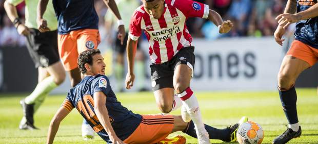 Donyell Malen y Dani Parejo