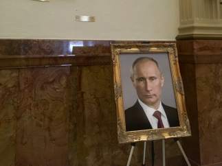 El retrato de Vladimir Putin junto al de Barack Obama en el Capitolio de Colorado