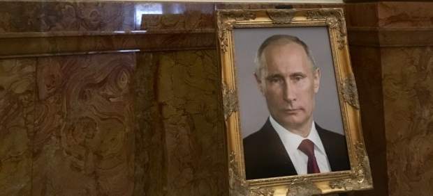 El retrato de Vladimir Putin junto al de Barack Obama en el Capitolio de Colorado