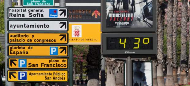 Un termómetro refleja las altas temperaturas en Murcia