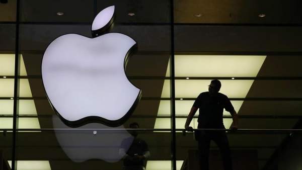Apple Apple