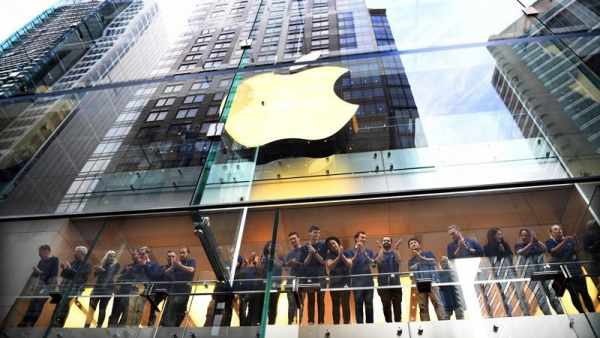 Apple Apple
