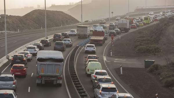 Atasco en la carretera del norte de Gran Canaria (GC-2) Atasco en la carretera del norte de Gran Canaria (GC-2)