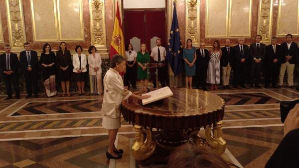 Rosa María Mateo, en el momento de prometer el cargo como administradora de RTVE Rosa María Mateo, en el momento de prometer el cargo como administradora de RTVE
