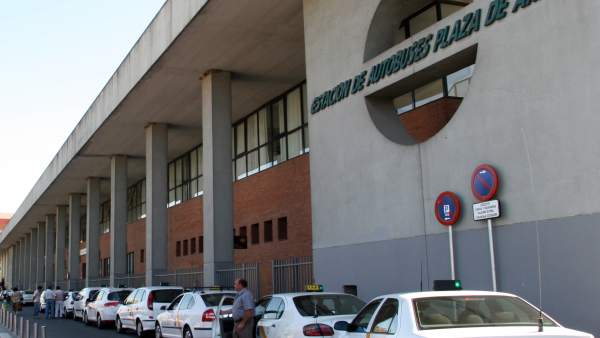 Taxis en la Estación de Plaza de Armas de Sevilla Taxis en la Estación de Plaza de Armas de Sevilla