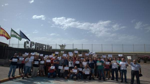 Concentración convocada por Acaip en el centro penitenciario de Huelva. Concentración convocada por Acaip en el centro penitenciario de Huelva.