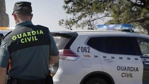 Un agente de la Guardia Civil Un agente de la Guardia Civil