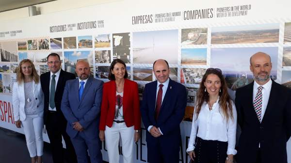 La ministra Reyes Maroto en su visita al CENER La ministra Reyes Maroto en su visita al CENER