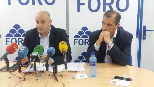 PEDRO LEAL (A LA IZQUIERDA), PRESIDENTE DE FORO PEDRO LEAL (A LA IZQUIERDA), PRESIDENTE DE FORO