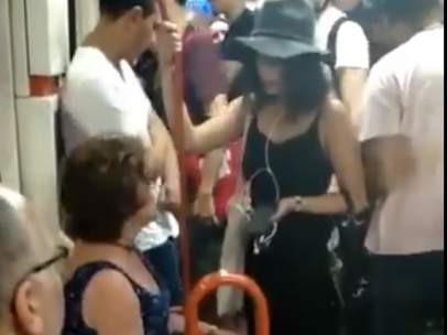 SEÑORA EN METRO DE MADRID REPROCHANDO A UNA NIÑA POR SER DE OTRO PAÍS