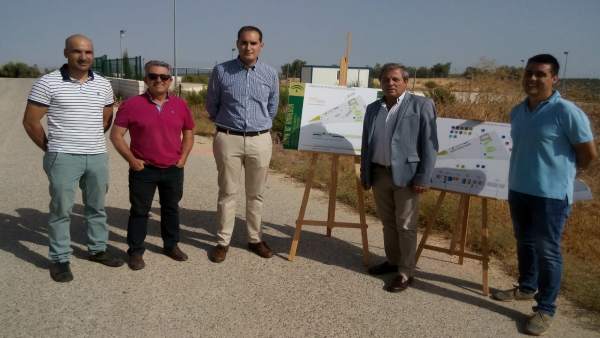 Inicio de los trabajos previos de las obras del punto limpio de Arjona. Inicio de los trabajos previos de las obras del punto limpio de Arjona.