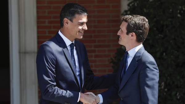Pedro Sánchez y Pablo Casado, durante su reunión en La Moncloa Pedro Sánchez y Pablo Casado, durante su reunión en La Moncloa