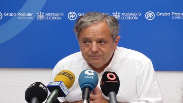 Salvador Fuentes en la rueda de prensa Salvador Fuentes en la rueda de prensa