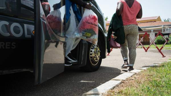 Migrantes toman un autobús en Mérida hacia sus nuevos destinos Migrantes toman un autobús en Mérida hacia sus nuevos destinos