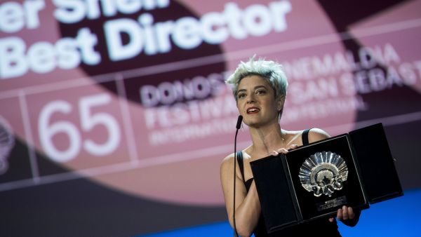 Anahí Berneri, con su Concha de Plata a la Mejor Dirección en el Festival de San Sebastián 2017. Anahí Berneri, con su Concha de Plata a la Mejor Dirección en el Festival de San Sebastián 2017.