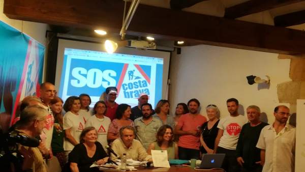 Plataforma SOS Costa Brava en la presentación del manifiesto Plataforma SOS Costa Brava en la presentación del manifiesto
