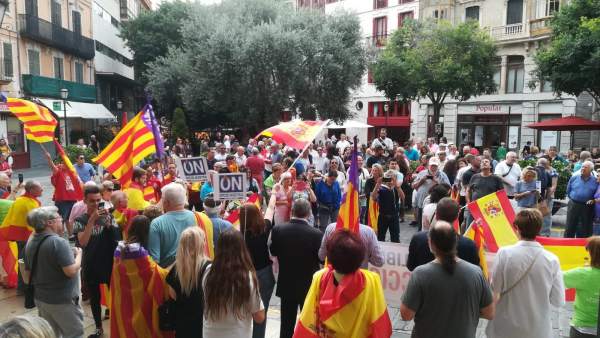 Manifestación en Palma por la unidad de España y para pedir elecciones Manifestación en Palma por la unidad de España y para pedir elecciones