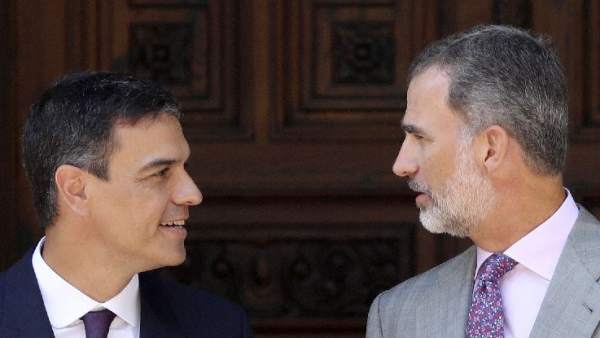 El rey Felipe VI y Pedro Sánchez, durante su despacho veraniego. El rey Felipe VI y Pedro Sánchez, durante su despacho veraniego.