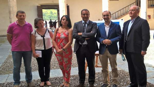 Alcaldes del suroccidente asturiano con el consejero Fernando Lastra Alcaldes del suroccidente asturiano con el consejero Fernando Lastra