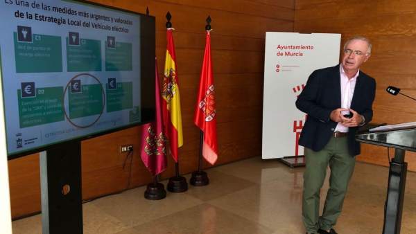 Antonio Navarro presenta las ayudas para vehículos eléctricos Antonio Navarro presenta las ayudas para vehículos eléctricos