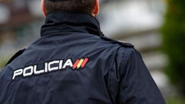 Un agente de la Policía Nacional Un agente de la Policía Nacional