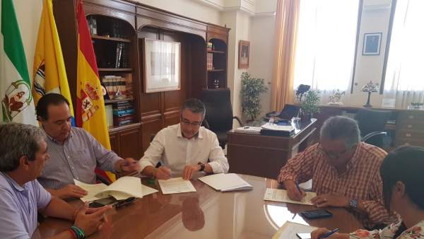 Rincón firma convenio para ejecutar conexion peatonal Rincón firma convenio para ejecutar conexion peatonal