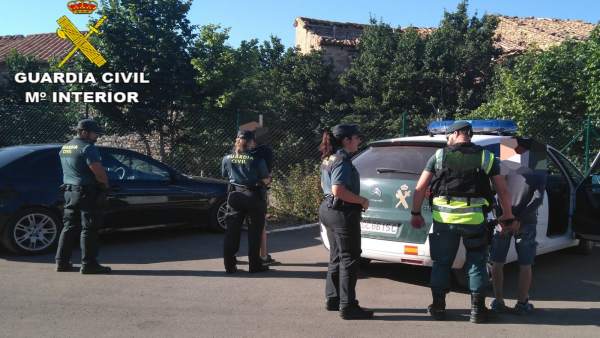 Detenidos dos jóvenes por robar en el interior de vehículos Detenidos dos jóvenes por robar en el interior de vehículos