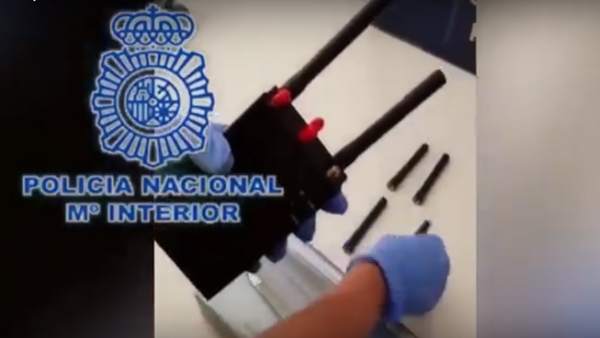 El inhibidor localizado en casa del supuesto jefe del grupo El inhibidor localizado en casa del supuesto jefe del grupo