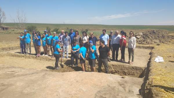Campo de Voluntariado en Paredes. Campo de Voluntariado en Paredes.
