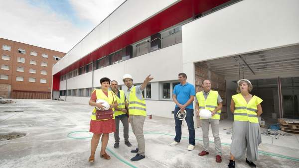 La consejera Solana visita el nuevo instituto de San Jorge La consejera Solana visita el nuevo instituto de San Jorge